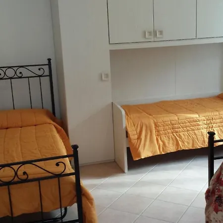 In Mit Privatem Garten Apartamento Moneglia